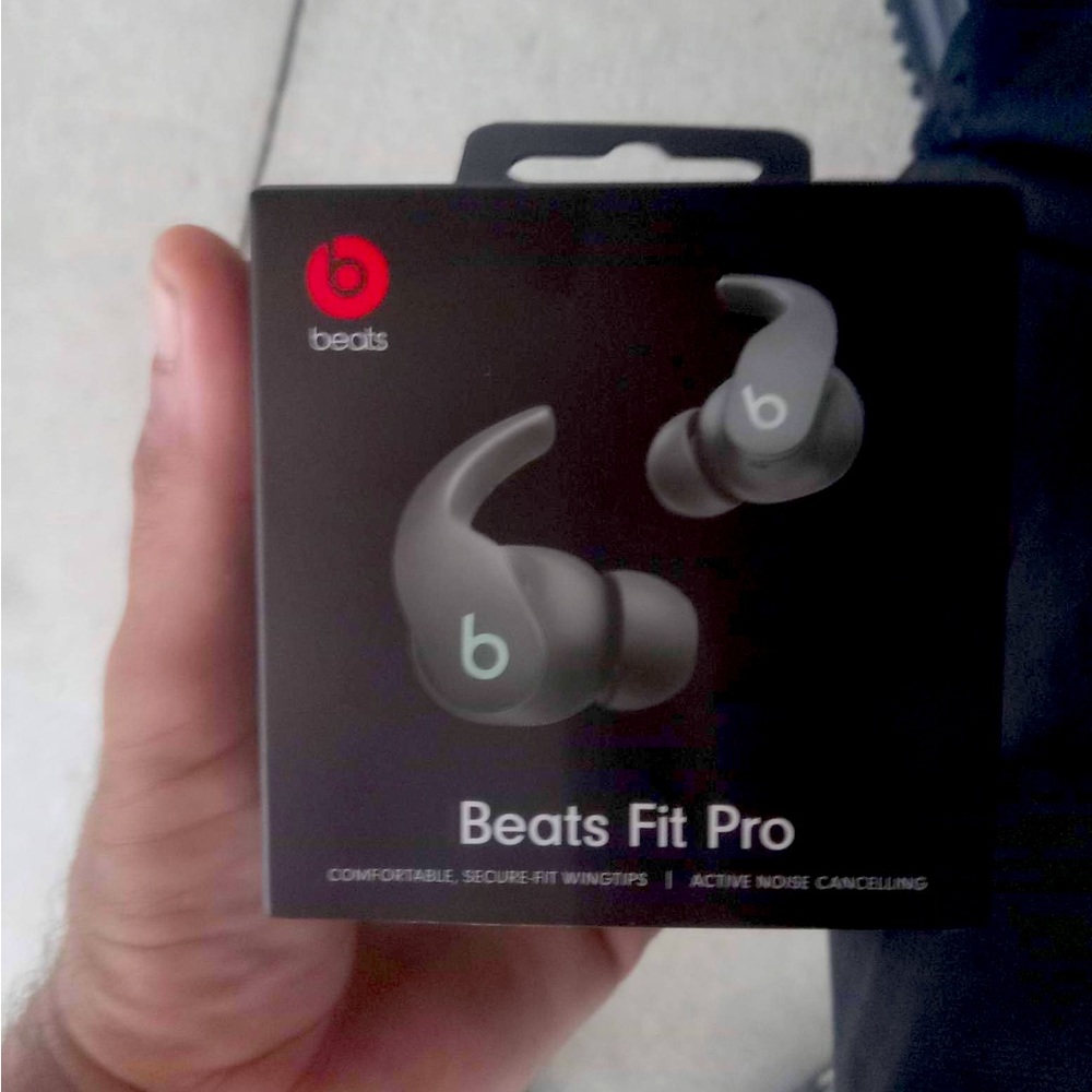 Beats fit pro earbuds
